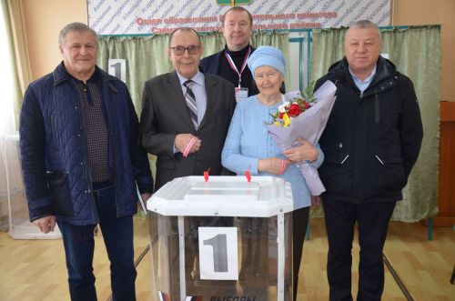 Районның күренекле педагоглары зөбәрҗәт туйларын сайлау участогында бәйрәм иттеләр