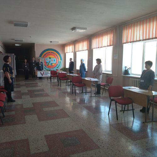 Сарман гимназиясендә сайлаучыларны бәйрәм белән каршы алдылар