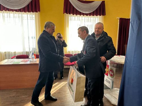 Мәртәбәле кунаклар Рангазарда юбилярны тәбрикләделәр