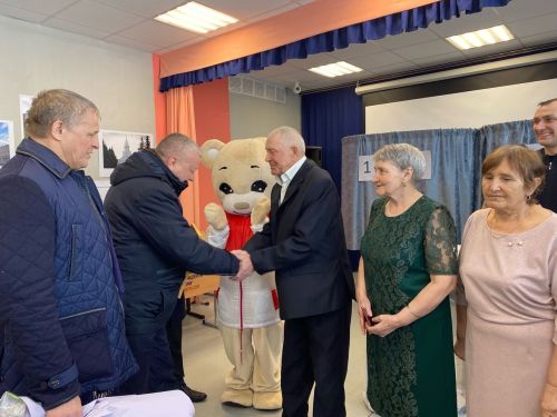 Нуртдиновларны алтын туйлары белән тәбрикләделәр