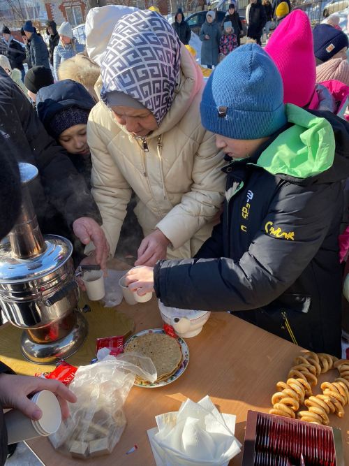 Сарман гимназиясендә сайлаучыларны бәйрәм белән каршы алдылар