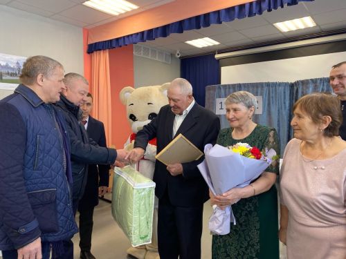 Нуртдиновларны алтын туйлары белән тәбрикләделәр