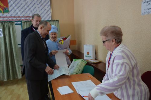 Районның күренекле педагоглары зөбәрҗәт туйларын сайлау участогында бәйрәм иттеләр