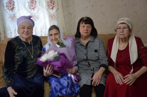 Хезмәт ветераны Нурсинә Шәяхмәт кызына 90 яшь тулды