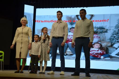 «Гаилә - бәхетле йолдызлык» гаилә иҗаты фестиваленең йомгаклау концертыннан фоторепортаж