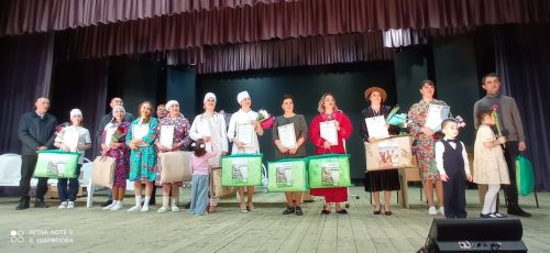 Районда яшәүче әниләр Туфан Миңнуллинның «Әниләр һәм бәбиләр» әсәрен сәхнәләштерделәр +ВИДЕО