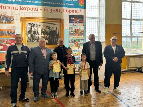 Определены лучшие борцы района