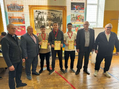 Определены лучшие борцы района