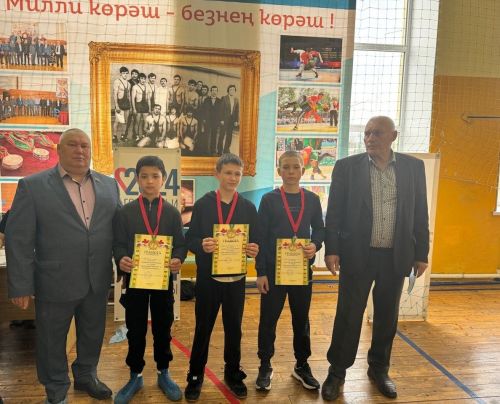 Определены лучшие борцы района