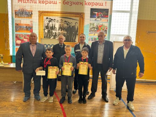 Определены лучшие борцы района