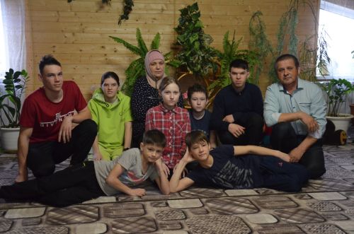 Яңа Әхмәттән Хөснуллиннар балалары өчен барлык мөмкинлекләрне булдырганнар