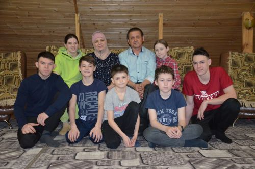 Яңа Әхмәттән Хөснуллиннар балалары өчен барлык мөмкинлекләрне булдырганнар