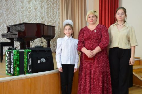 Җәлил кызы Элина яңа баянлы булды