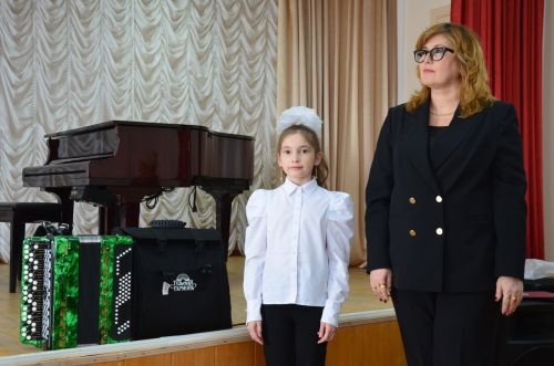 Җәлил кызы Элина яңа баянлы булды