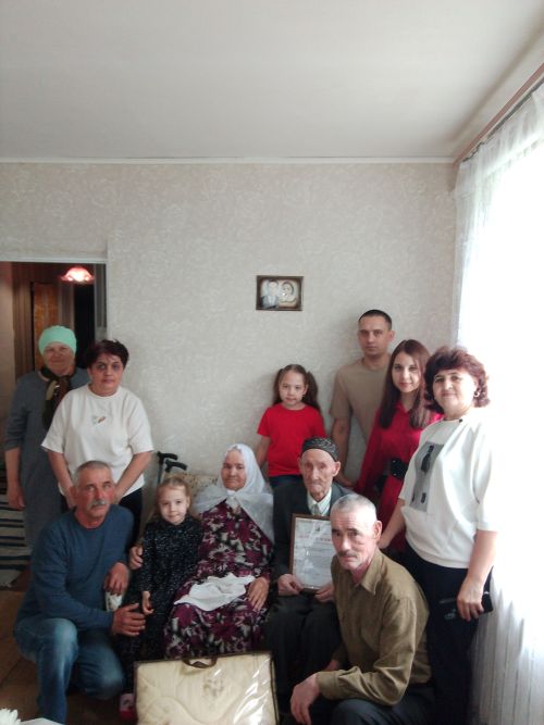 Азалакта Хәкимуллиннар гаиләсе бриллиант туйларын билгеләп үтте
