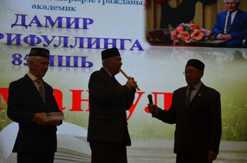 Олпат шәхесебез Дамир Гарифуллинның 85 яшьлеген бәйрәм иттеләр