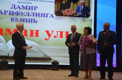 Олпат шәхесебез Дамир Гарифуллинның 85 яшьлеген бәйрәм иттеләр
