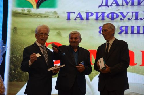 Олпат шәхесебез Дамир Гарифуллинның 85 яшьлеген бәйрәм иттеләр
