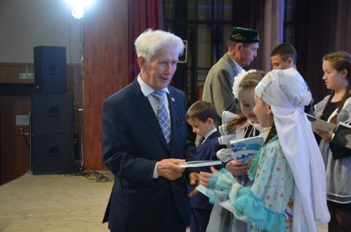 Олпат шәхесебез Дамир Гарифуллинның 85 яшьлеген бәйрәм иттеләр