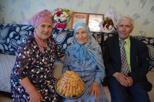Иске Кәшердә Галия апа Сираевага 90 яшь тулды
