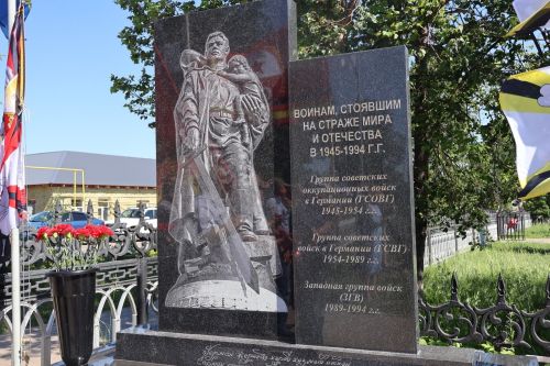 Германиядә Совет гаскәрләре төркемендә хезмәт итүчеләр бәйрәмнәрен билгеләп үттеләр