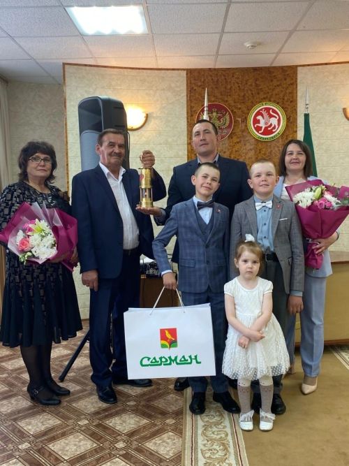 Сарайлыдан Мөхәммәтовлар җырларга да, көрәшергә дә вакыт табалар