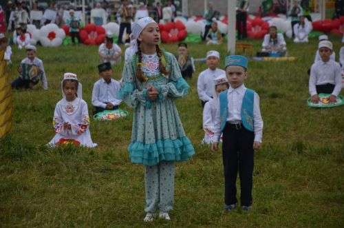 Яңгырады Сабантуйда дәртле бию көйләре