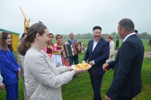 Сабан туе кунаклар каршылаудан башланды