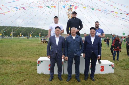 Сарманнан Алмаз Миңнехуҗин район Сабантуеның абсолют батыры булды