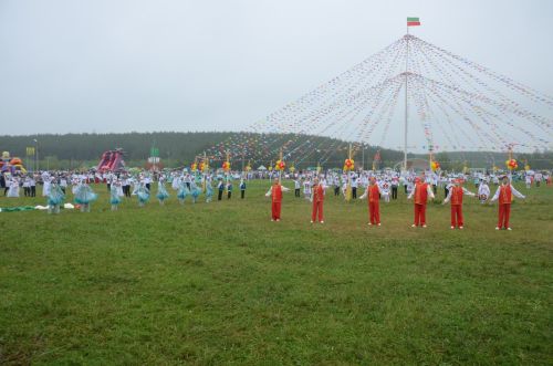 Яңгырады Сабантуйда дәртле бию көйләре