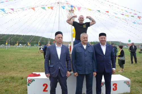Сарманнан Алмаз Миңнехуҗин район Сабантуеның абсолют батыры булды