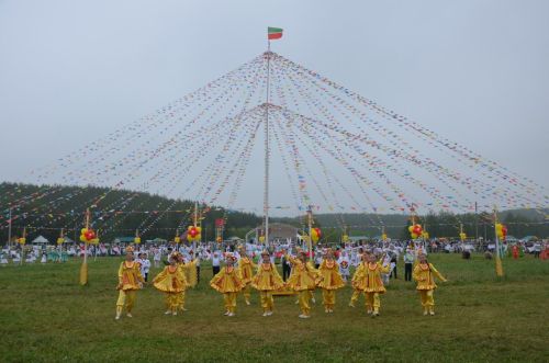 Яңгырады Сабантуйда дәртле бию көйләре