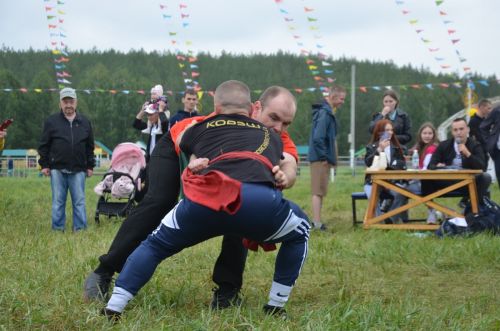 Сарманнан Алмаз Миңнехуҗин район Сабантуеның абсолют батыры булды
