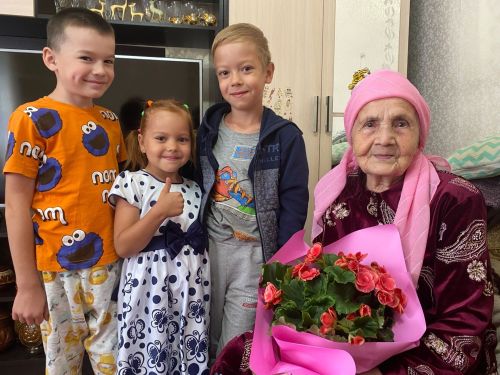 Тегүче Җиһания апа 90 яшен бәйрәм итә