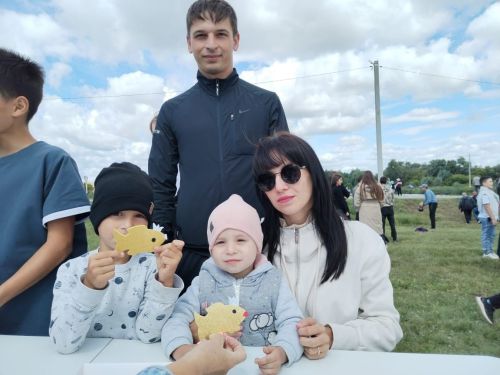 Участники праздника «Семейная рыбалка» приняли участие в семейных мастер-классах, спортивных и развлекательных играх