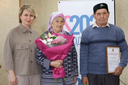 Рәшит абый 37 ел хезмәт юлын электр эретеп ябыштыручы һөнәренә багышлый