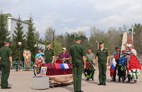 В Джалиле проводили в последний путь участника СВО