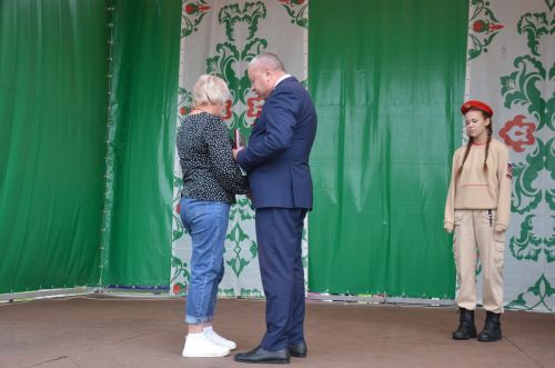 Батыр якташыбызның әнисенә Батырлык ордены тапшырдылар