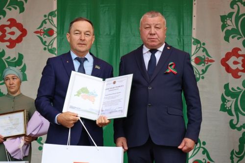 Югары Чыршылының җирлек башлыгын бүләкләделәр