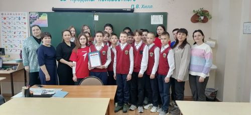 Джалильской гимназии вручили благодарственное письмо за гумпомощь