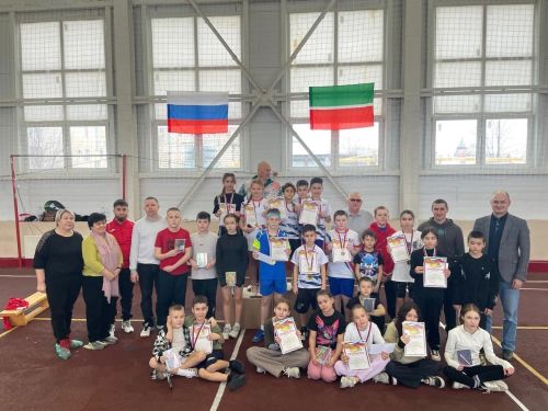 В районе состоялся турнир по бадминтону