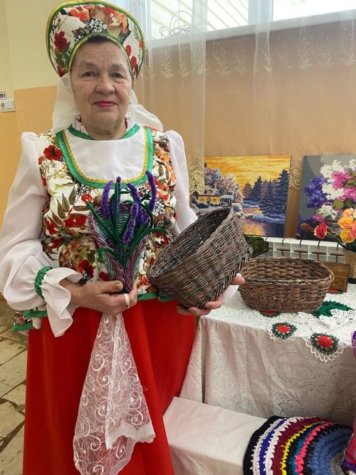 Александровканың «Рябинушки» ансамбле хәрбиләргә дә ярдәм итә