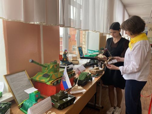 В Сармановской школе состоялся конкурс моделей военной техники