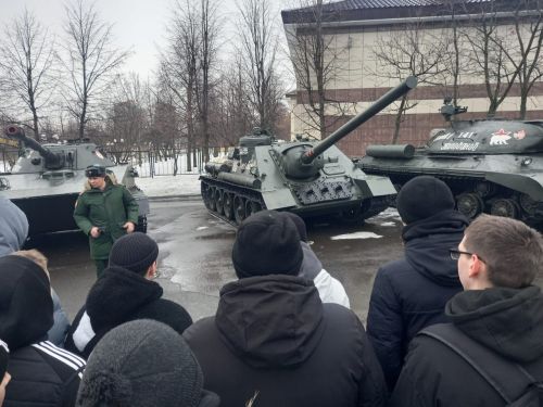 Старшеклассники района побывали на «Дне открытых дверей» в танковом училище