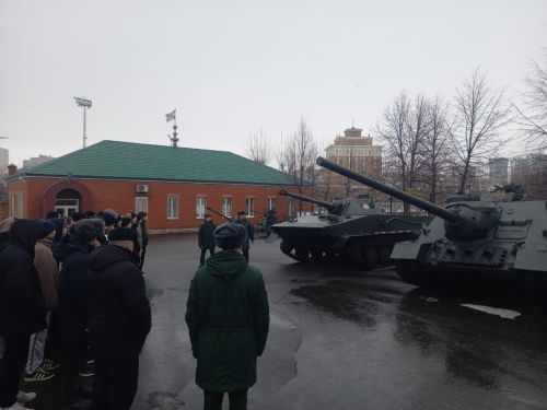 Старшеклассники района побывали на «Дне открытых дверей» в танковом училище