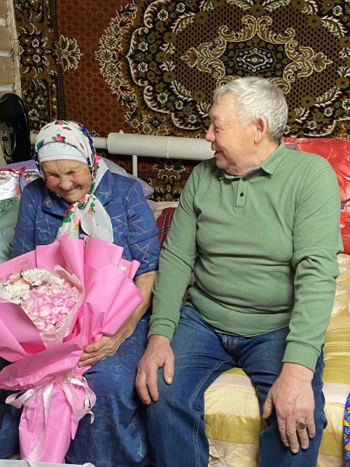 Флюра апа 90 яшенә якыннарын кунакка җыйды