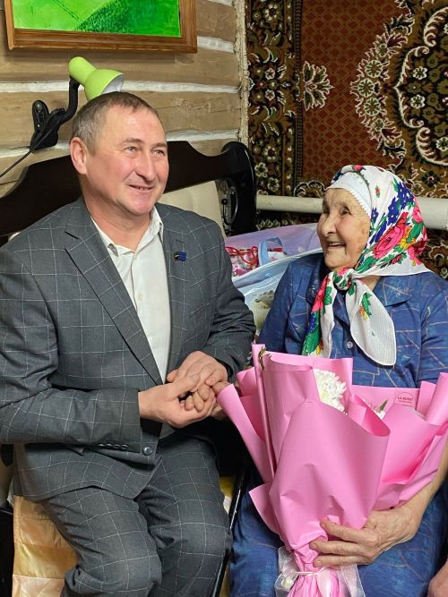 Флюра апа 90 яшенә якыннарын кунакка җыйды