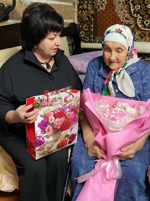 Флюра апа 90 яшенә якыннарын кунакка җыйды