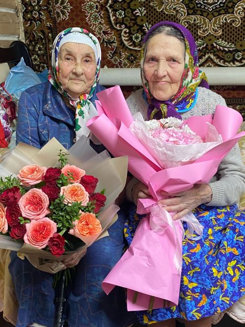 Флюра апа 90 яшенә якыннарын кунакка җыйды