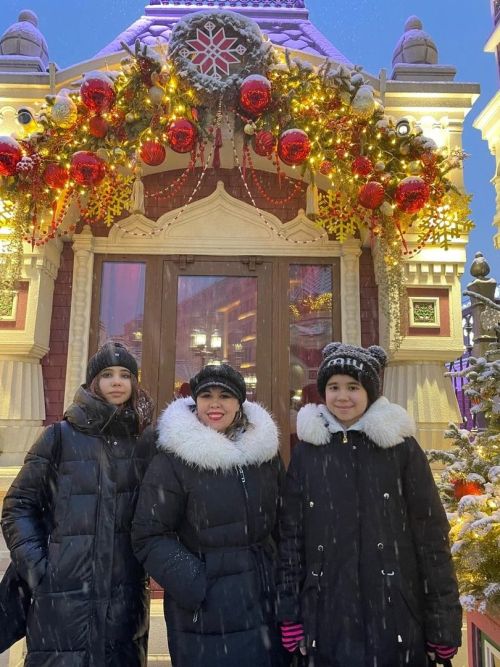 Әхмәтбаевлар Яңа елны Мәскәүдә каршылаганнар